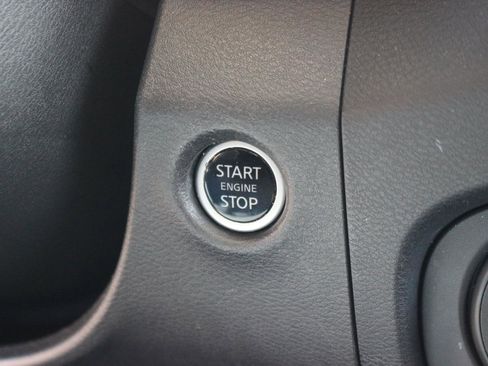 Used 2023 Nissan Frontier SV image 28