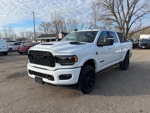 Used 2024 RAM 2500 Limited image 3