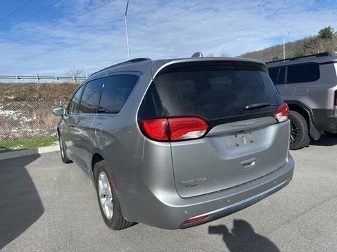 Used 2017 Chrysler Pacifica Touring-L w/ Tire & Wheel Group image 13