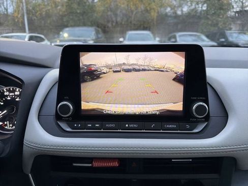 Used 2023 Nissan Rogue SV w/ SV Premium B Package image 30