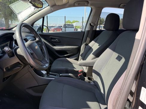 Used 2020 Chevrolet Trax LS w/ Tint and Cruise Package FWD image 10