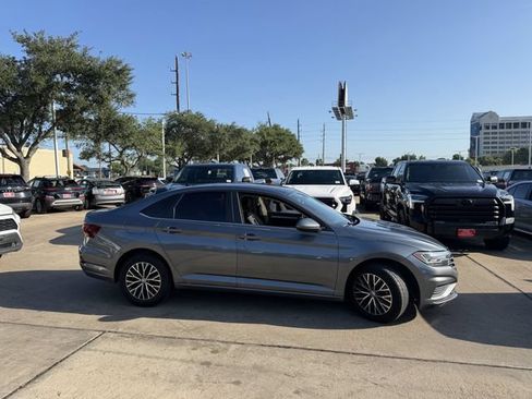 Used 2019 Volkswagen Jetta SE FWD image 4