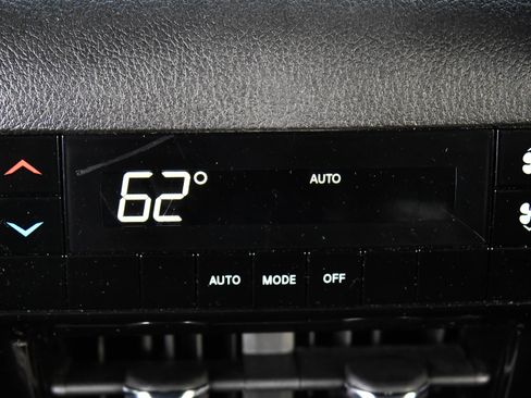 Used 2024 Jeep Grand Cherokee L Laredo image 42