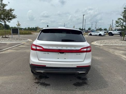 Used 2017 Lincoln MKX Select w/ Select Plus Package AWD/4WD image 5