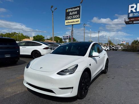 Used 2022 Tesla Model Y Long Range image 1