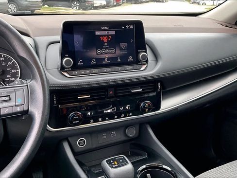 Used 2023 Nissan Rogue SV image 6