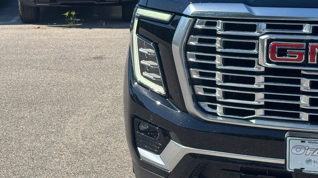 Used 2025 GMC Yukon XL Denali w/ Denali Reserve Package AWD/4WD image 9