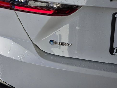 Used 2025 Toyota Camry SE image 13