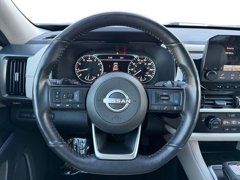 Used 2024 Nissan Pathfinder SL FWD image 25