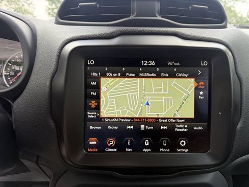 Used 2023 Jeep Renegade Latitude AWD/4WD image 17