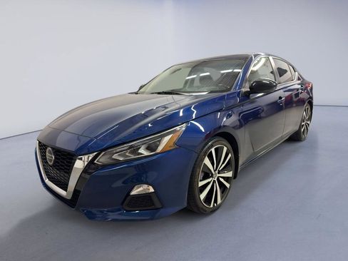 Used 2019 Nissan Altima 2.5 SR w/ SR Premium Package image 3