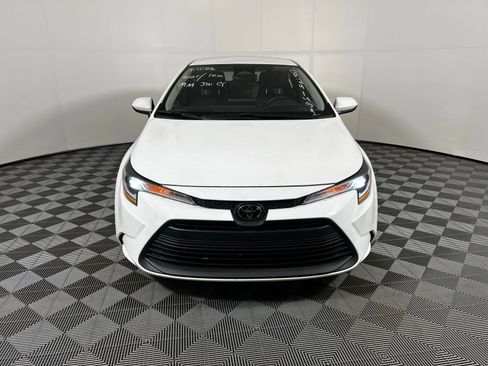 Used 2025 Toyota Corolla LE image 2
