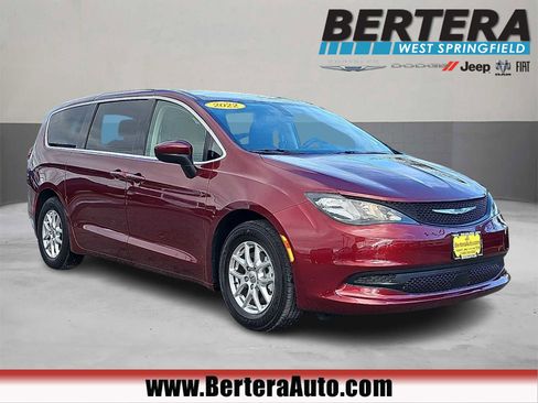 Used 2022 Chrysler Voyager LX image 1