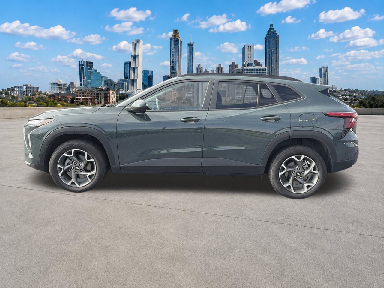Used 2025 Chevrolet Trax LT FWD image 2
