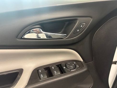 Used 2020 Chevrolet Equinox LS AWD/4WD image 17