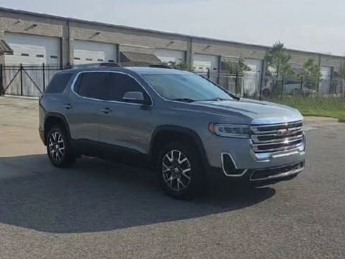 Used 2023 GMC Acadia SLT image 2