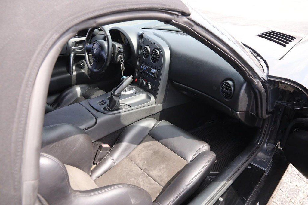 Used 2005 Dodge Viper SRT-10 RWD image 22