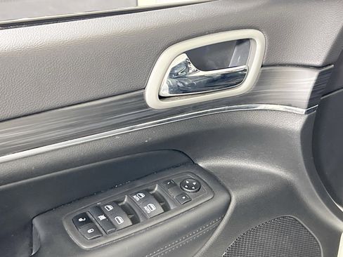 Used 2022 Jeep Grand Cherokee Limited w/ Trailer Tow Group IV image 18