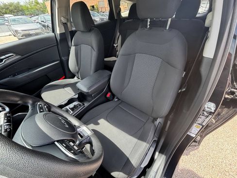 Used 2025 Kia Sportage LX FWD image 35