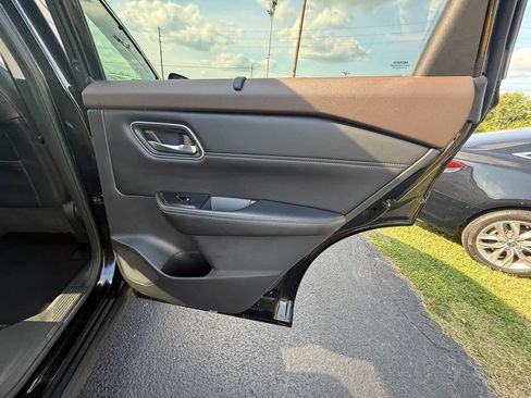 Used 2021 Nissan Rogue SV w/ Premium Package FWD image 20