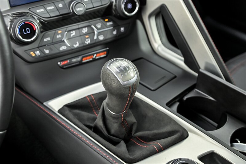 Used 2016 Chevrolet Corvette Z06 w/ 3LZ Preferred Equipment Group RWD image 28