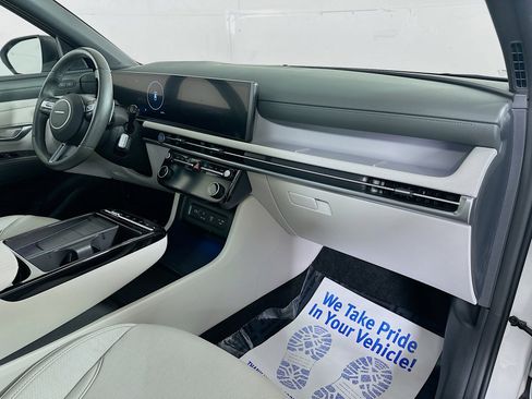 Used 2025 Hyundai Tucson Limited image 30