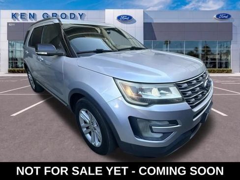 Used 2017 Ford Explorer XLT FWD image 1