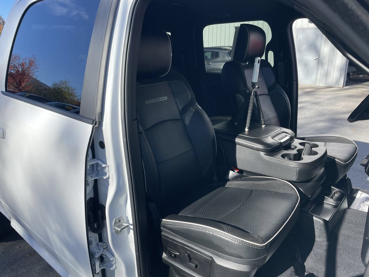 Used 2026 RAM 2500 Laramie AWD/4WD image 24
