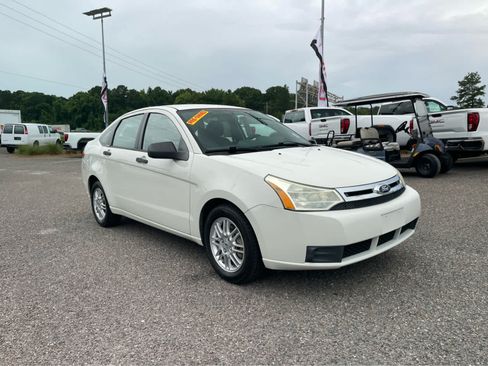 Used 2011 Ford Focus SE FWD image 3
