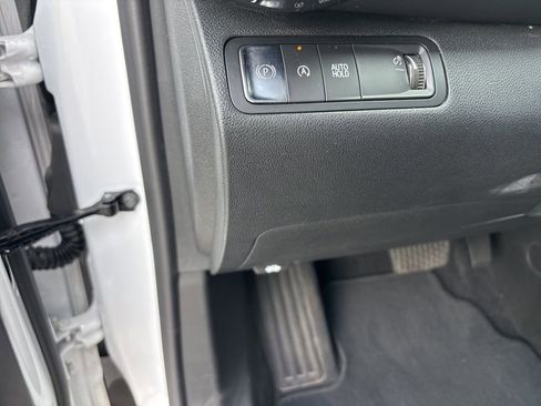 Used 2025 Chevrolet Equinox LT FWD image 24
