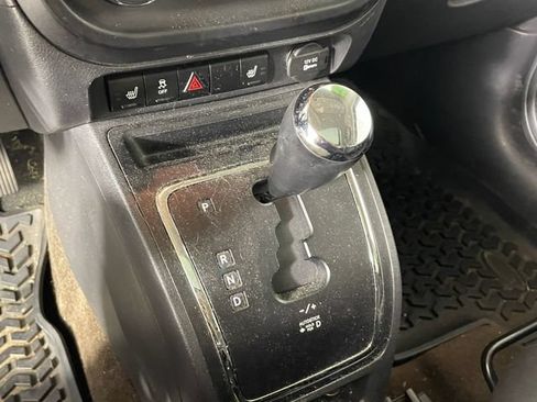 Used 2015 Jeep Patriot High Altitude AWD/4WD image 9