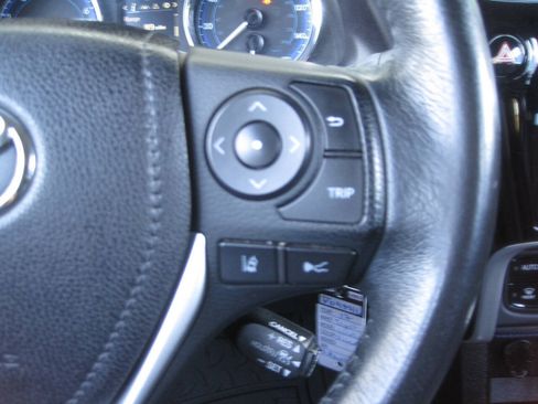 Used 2017 Toyota Corolla SE FWD image 34