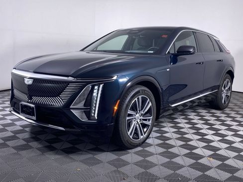 Certified 2024 Cadillac Lyriq Luxury AWD/4WD image 17
