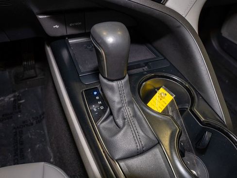 Certified 2020 Toyota Camry SE image 15