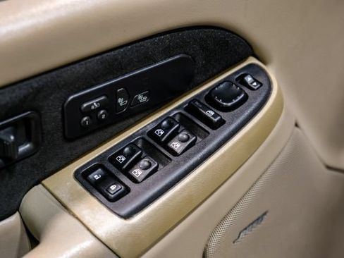 Used 2005 GMC Sierra 2500 SLT w/ Heavy-Duty Power Package AWD/4WD image 46