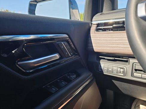 Used 2026 GMC Sierra EV Denali AWD/4WD image 34