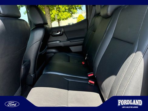 Used 2020 Toyota Tacoma TRD Off-Road w/ TRD Premium Off Road Package AWD/4WD image 17