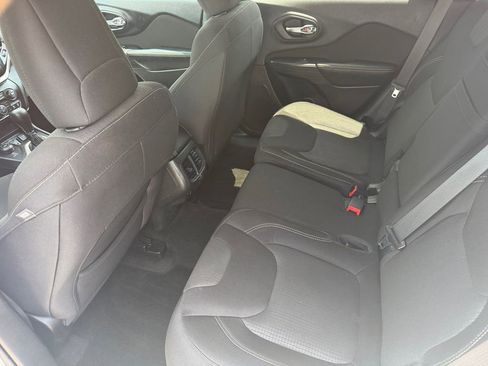 Used 2015 Jeep Cherokee Latitude w/ Comfort/Convenience Group AWD/4WD image 10