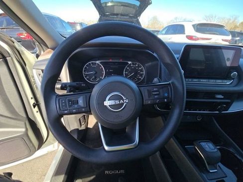 Used 2023 Nissan Rogue SV image 13