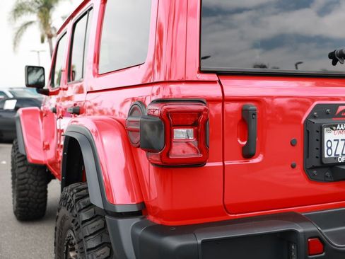 Used 2022 Jeep Wrangler Unlimited Rubicon w/ Xtreme Recon 35" Tire Package AWD/4WD image 18