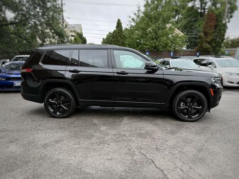 Used 2023 Jeep Grand Cherokee L Altitude AWD/4WD image 4