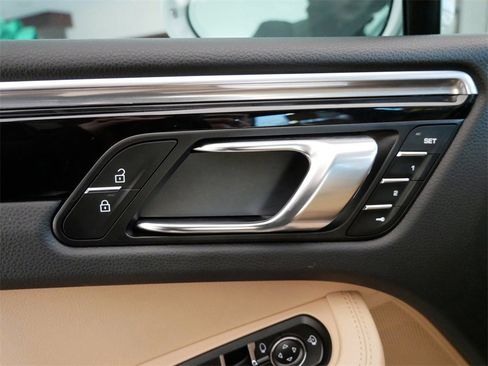 Used 2022 Porsche Macan image 14