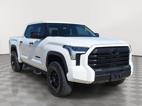 Used 2022 Toyota Tundra SR5 w/ SR5 Convenience Package AWD/4WD image 1