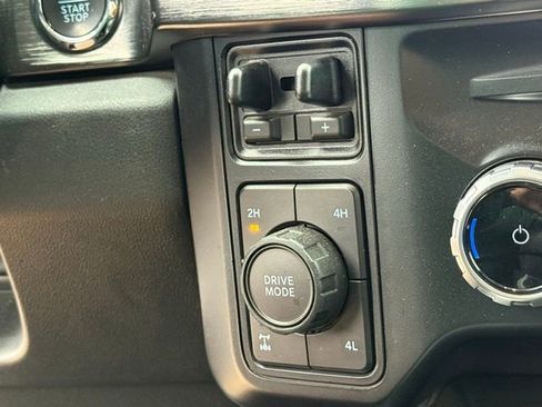 Used 2023 Ford F250 Lariat w/ Sport Appearance Package AWD/4WD image 25