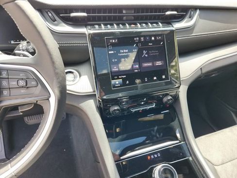 New 2025 Jeep Grand Cherokee L Altitude image 9