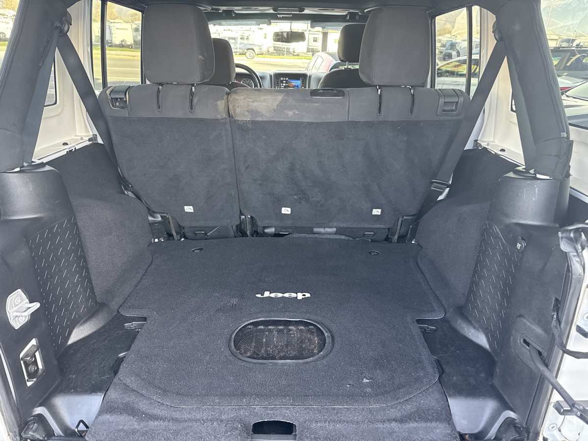 Used 2015 Jeep Wrangler Unlimited Sport w/ Quick Order Package 24S AWD/4WD image 17