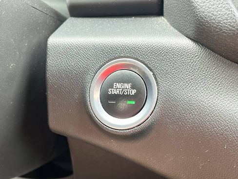 Used 2024 GMC Terrain SLT FWD image 8
