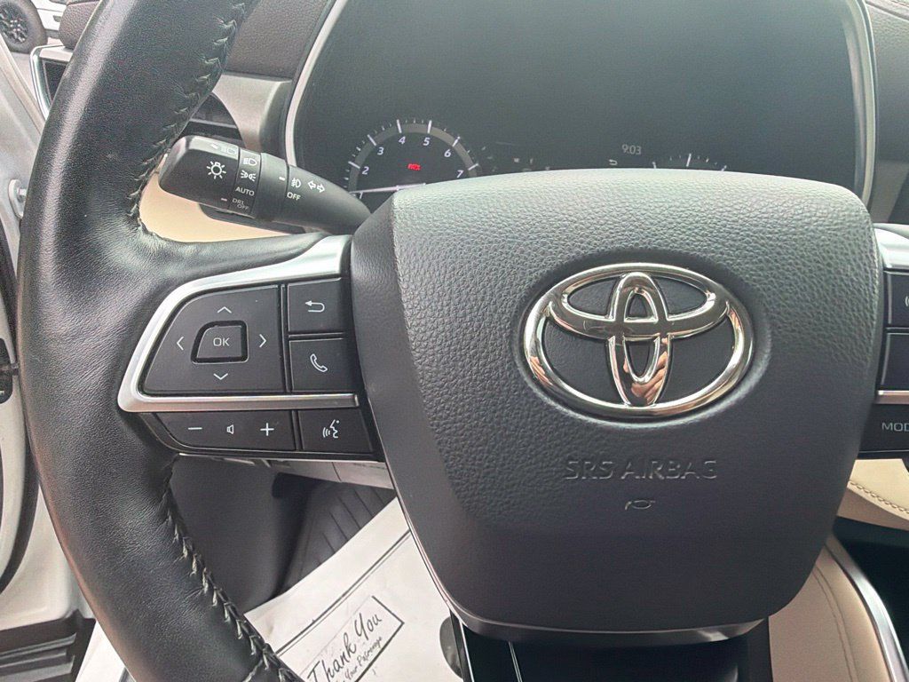 Used 2020 Toyota Highlander Limited AWD/4WD image 16