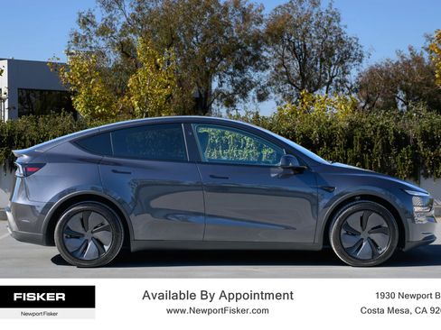 Used 2026 Tesla Model Y AWD image 5