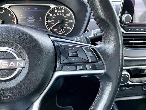 Used 2024 Nissan Altima 2.5 SR FWD image 12